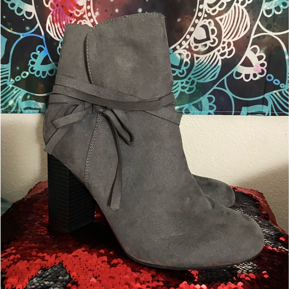 Christian Siriano size 7 New no box